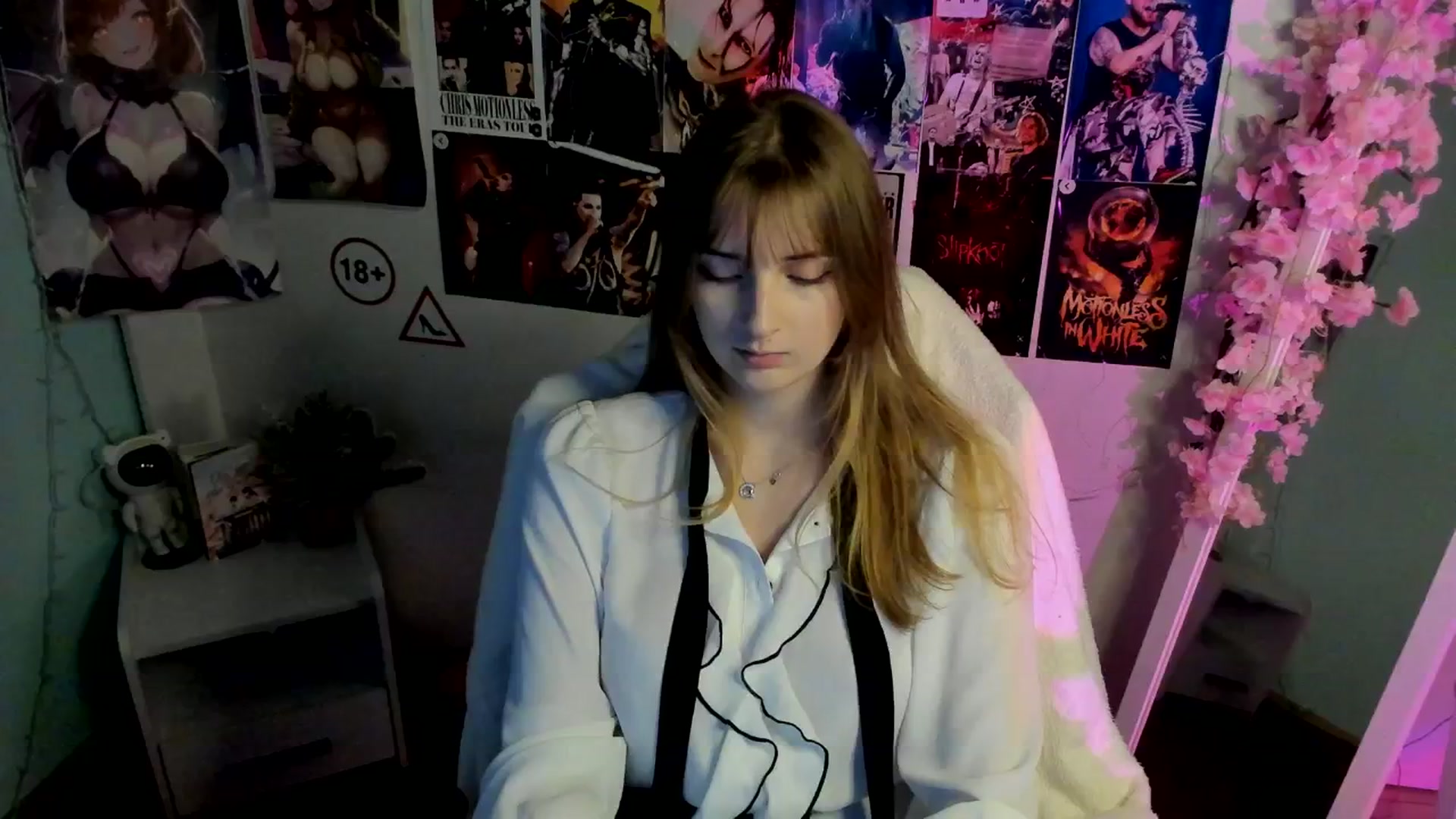 Gallery image thumbnail from Lisa_Star_'s myfreecams stream on, 12/13/2025, 13:46 image 16 of 20