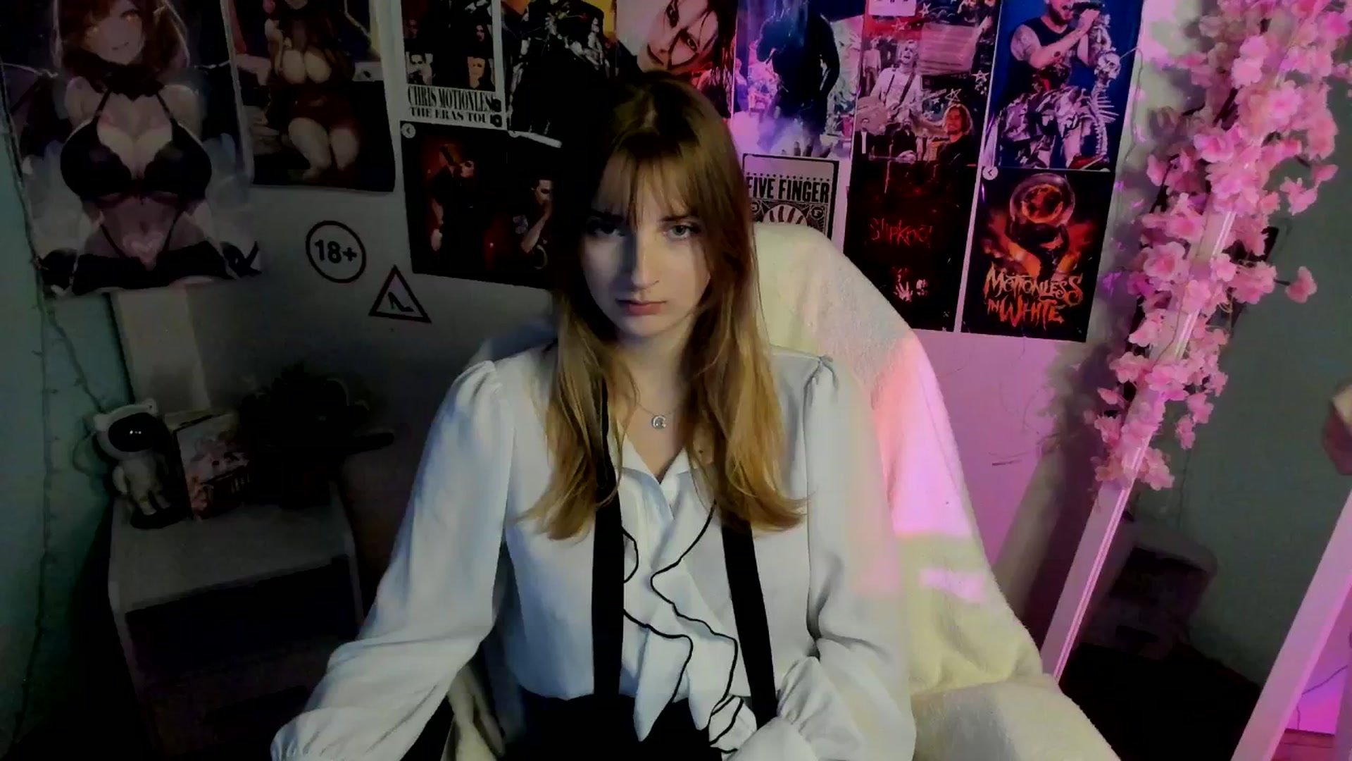 Gallery image thumbnail from Lisa_Star_'s myfreecams stream on, 12/13/2025, 13:46 image 10 of 20