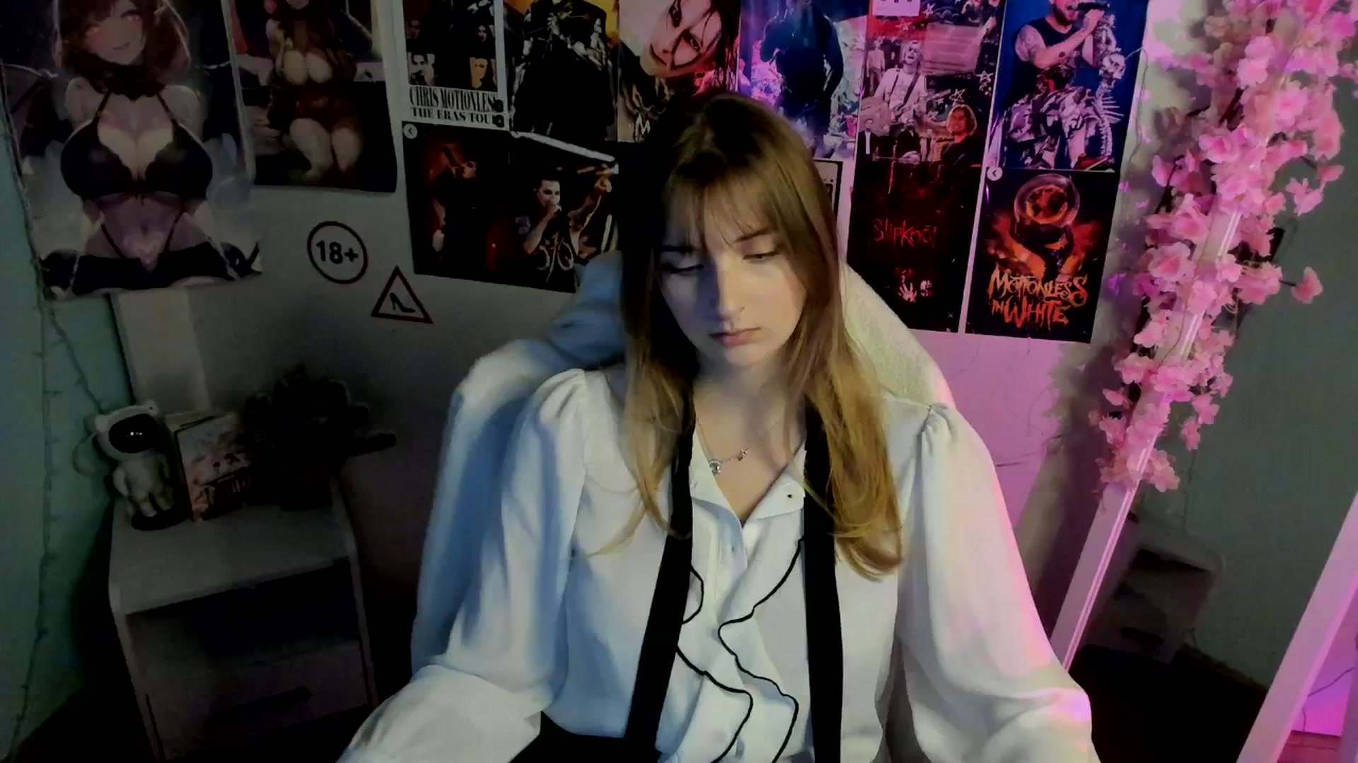 Gallery image thumbnail from Lisa_Star_'s myfreecams stream on, 12/13/2025, 13:46 image 14 of 20