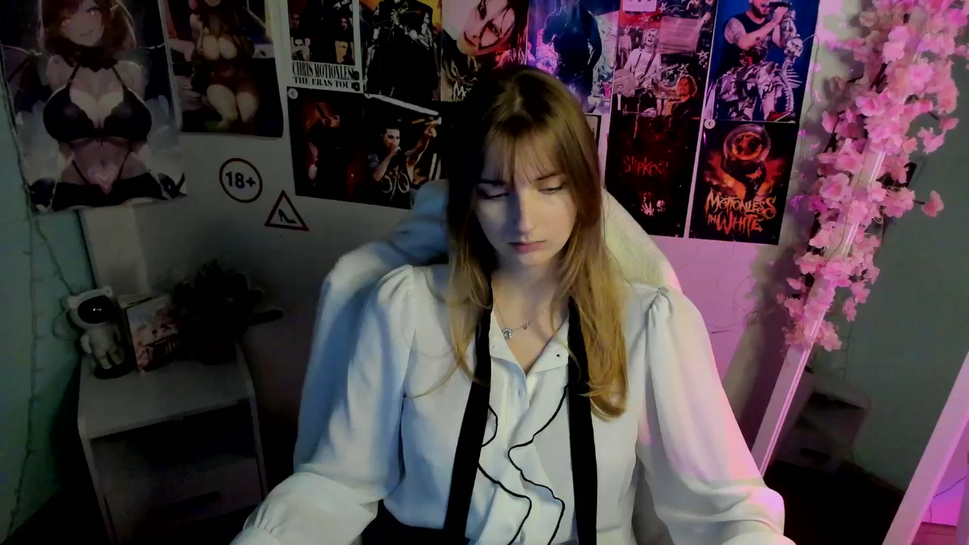 Gallery image thumbnail from Lisa_Star_'s myfreecams stream on, 12/13/2025, 13:46 image 15 of 20