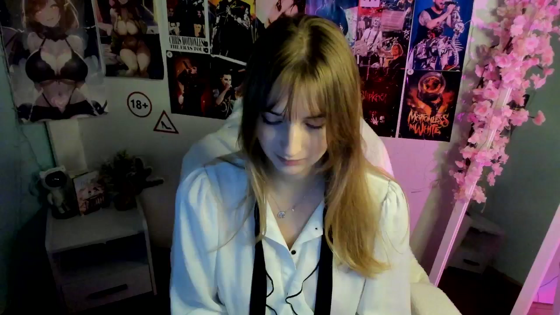 Gallery image thumbnail from Lisa_Star_'s myfreecams stream on, 12/13/2025, 13:46 image 12 of 20