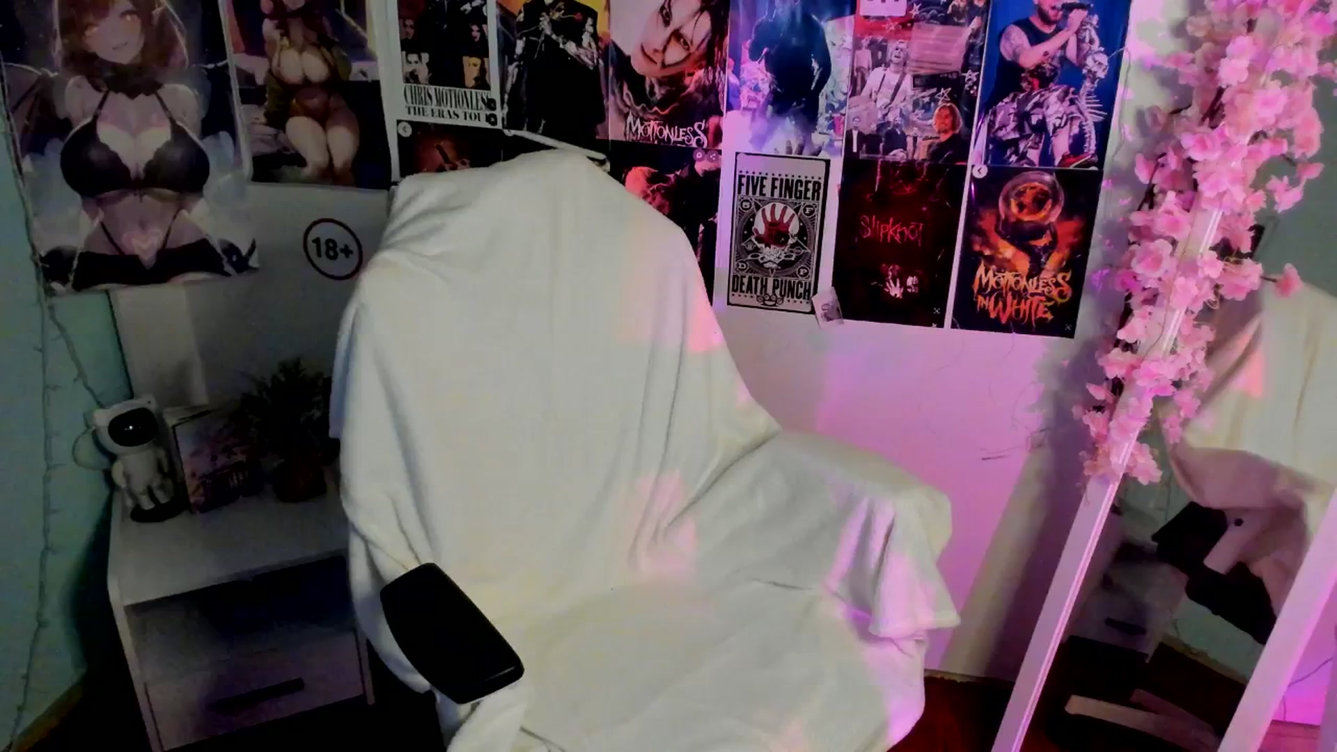 Gallery image thumbnail from Lisa_Star_'s myfreecams stream on, 12/13/2025, 13:46 image 6 of 20