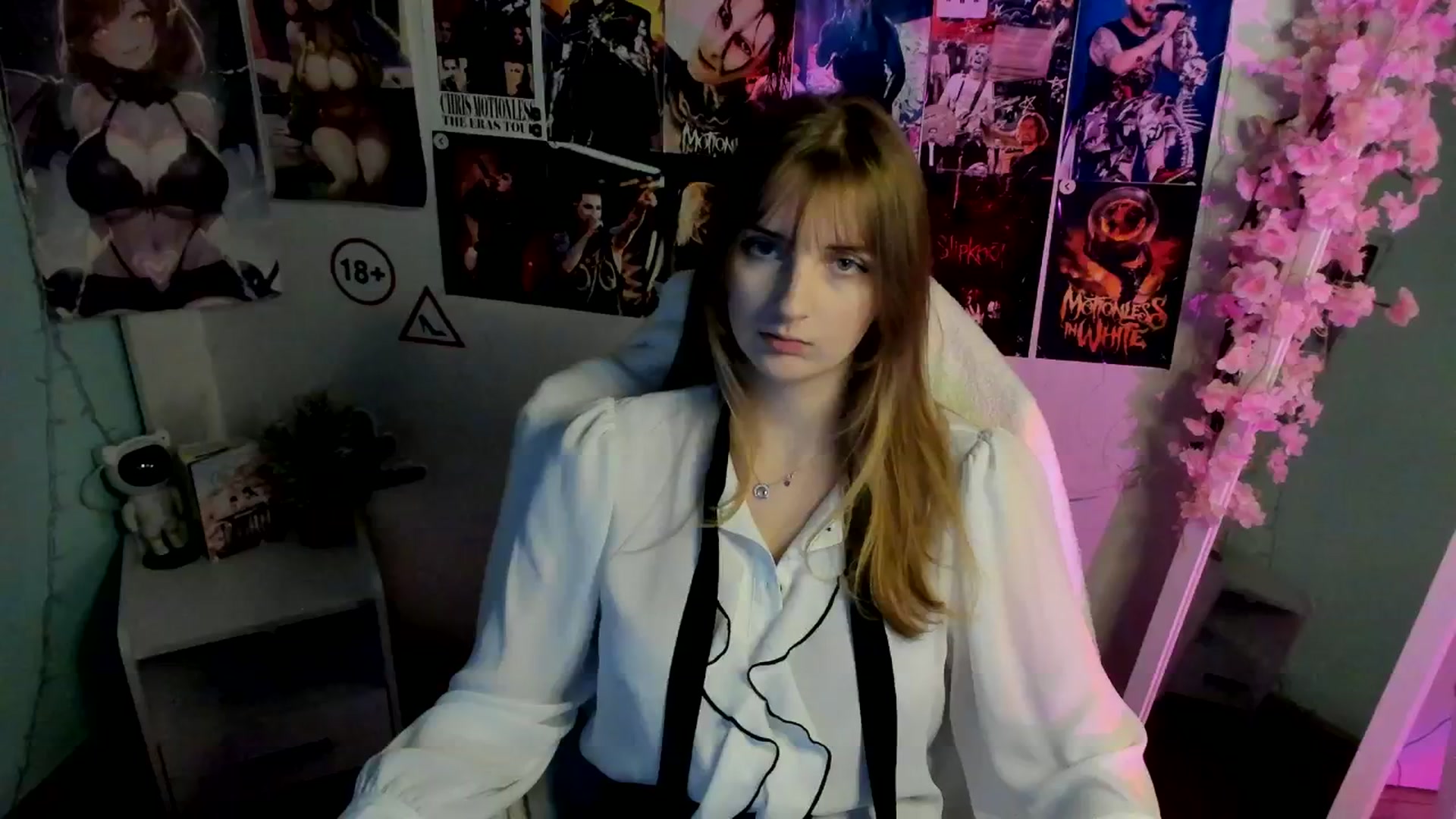 Gallery image thumbnail from Lisa_Star_'s myfreecams stream on, 12/13/2025, 13:46 image 17 of 20