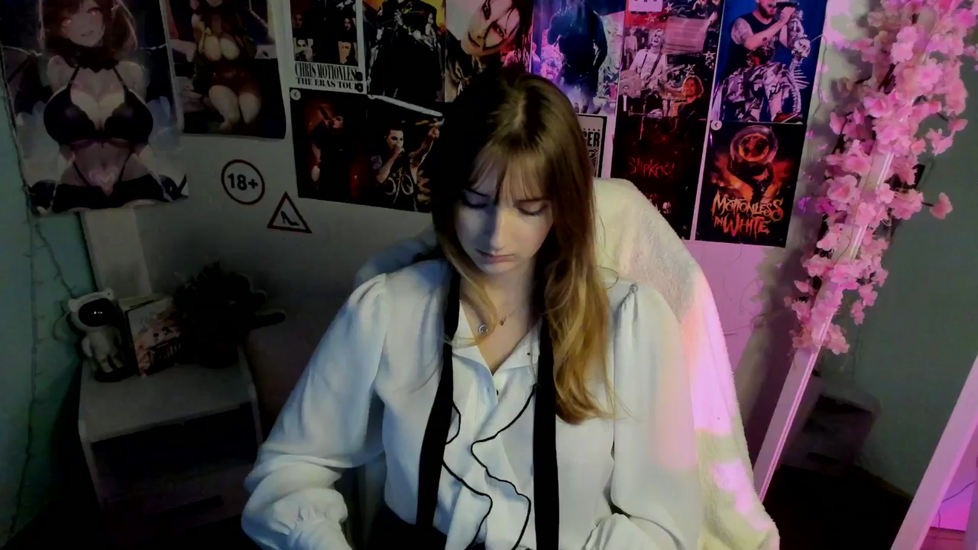 Gallery image thumbnail from Lisa_Star_'s myfreecams stream on, 12/13/2025, 13:46 image 18 of 20