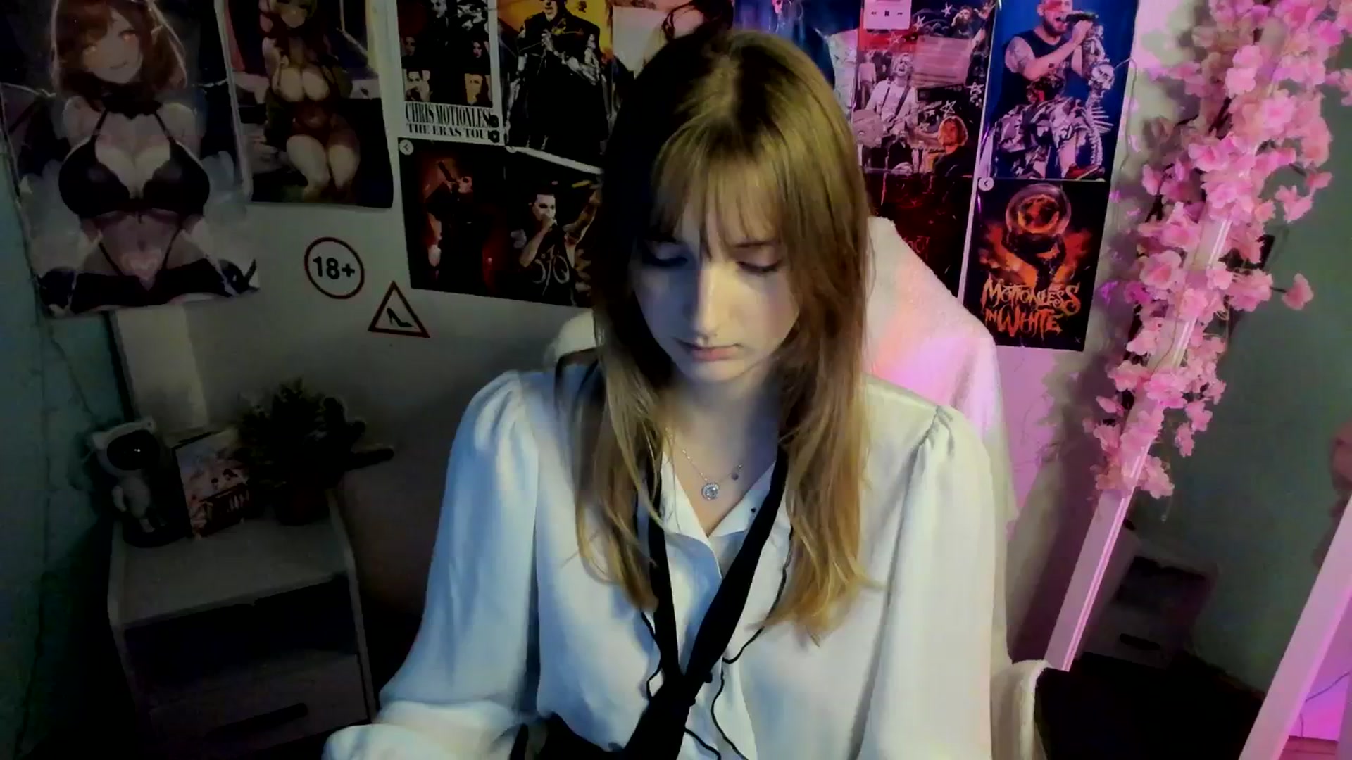 Gallery image thumbnail from Lisa_Star_'s myfreecams stream on, 12/13/2025, 15:07 image 18 of 20