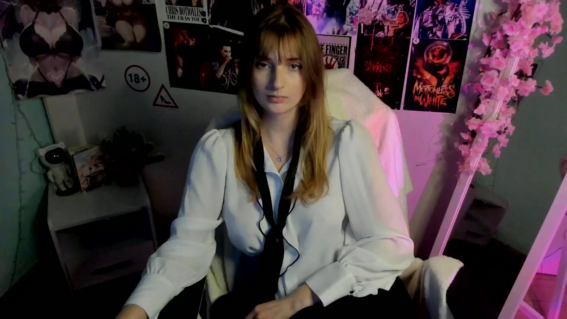 Gallery image thumbnail from Lisa_Star_'s myfreecams stream on, 12/13/2025, 15:07 image 16 of 20