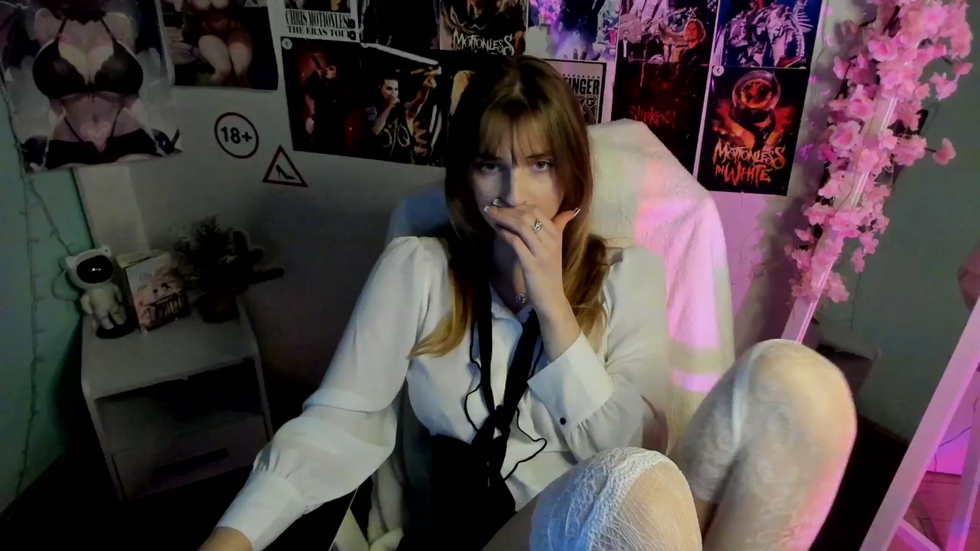 Gallery image thumbnail from Lisa_Star_'s myfreecams stream on, 12/13/2025, 15:07 image 14 of 20