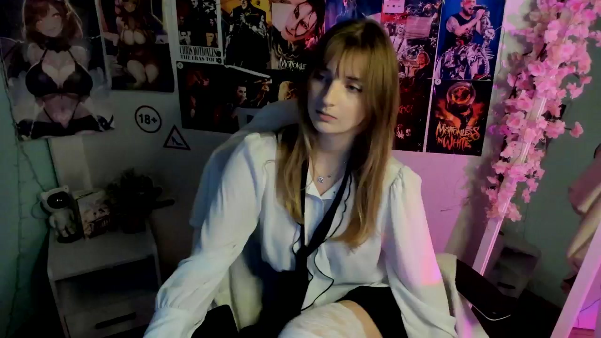 Gallery image thumbnail from Lisa_Star_'s myfreecams stream on, 12/13/2025, 15:07 image 17 of 20