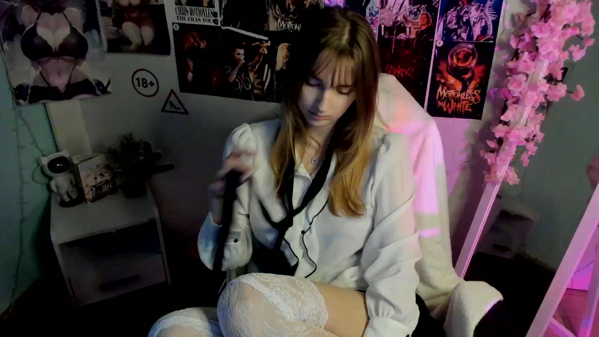 Gallery image thumbnail from Lisa_Star_'s myfreecams stream on, 12/13/2025, 15:07 image 6 of 20