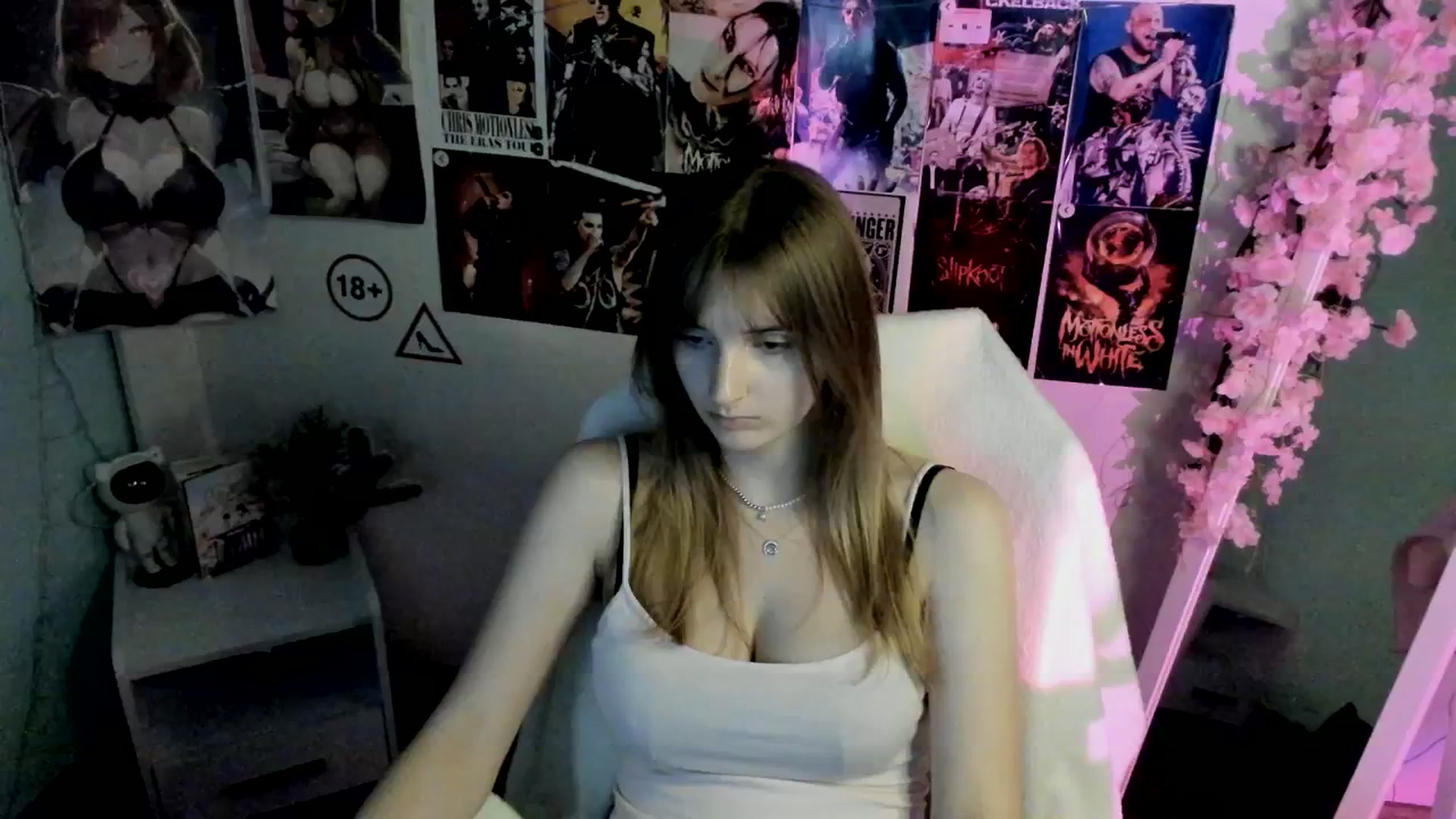 Gallery image thumbnail from Lisa_Star_'s myfreecams stream on, 12/14/2025, 16:58 image 1 of 20