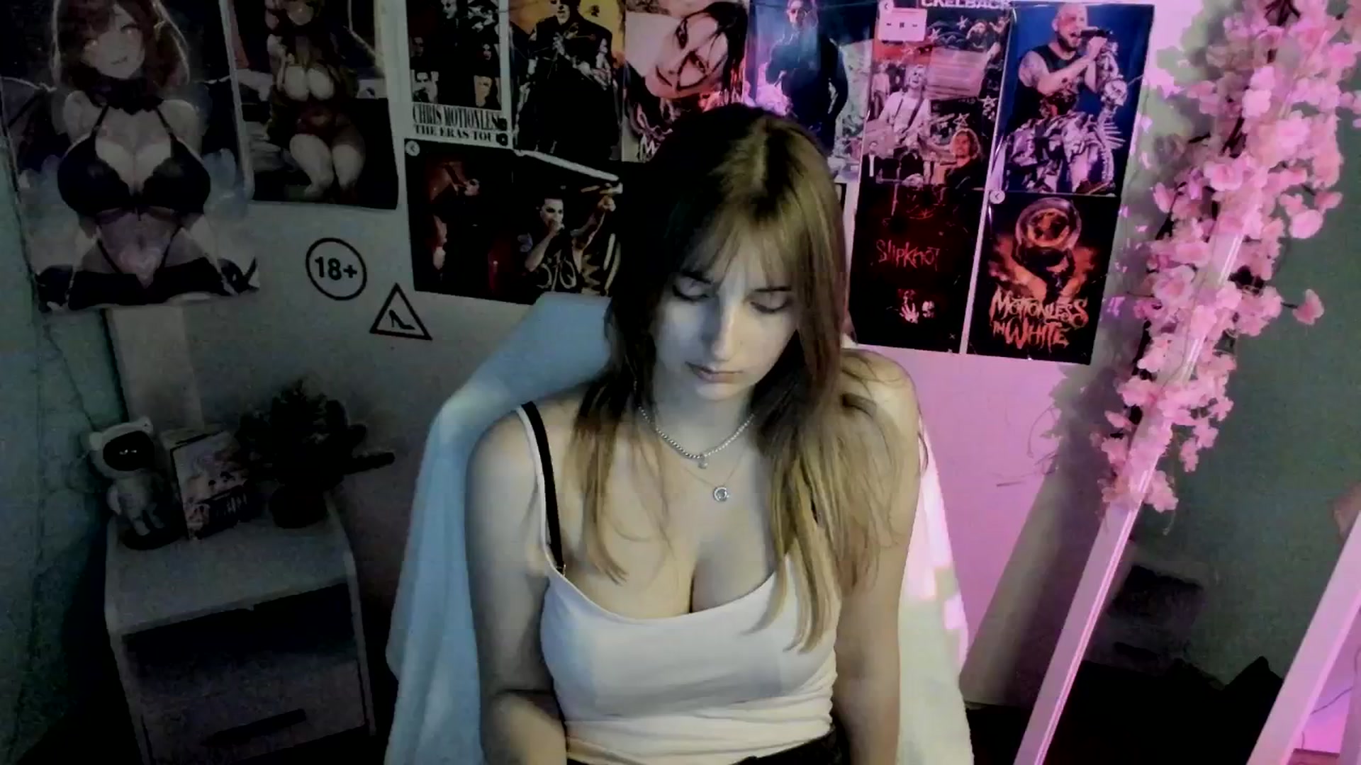 Gallery image thumbnail from Lisa_Star_'s myfreecams stream on, 12/14/2025, 16:58 image 13 of 20