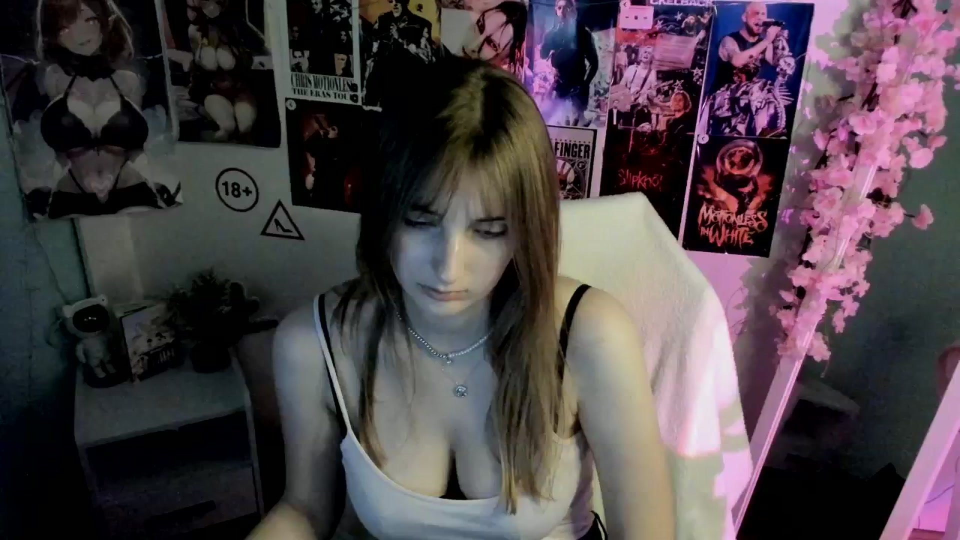 Gallery image thumbnail from Lisa_Star_'s myfreecams stream on, 12/14/2025, 16:58 image 18 of 20