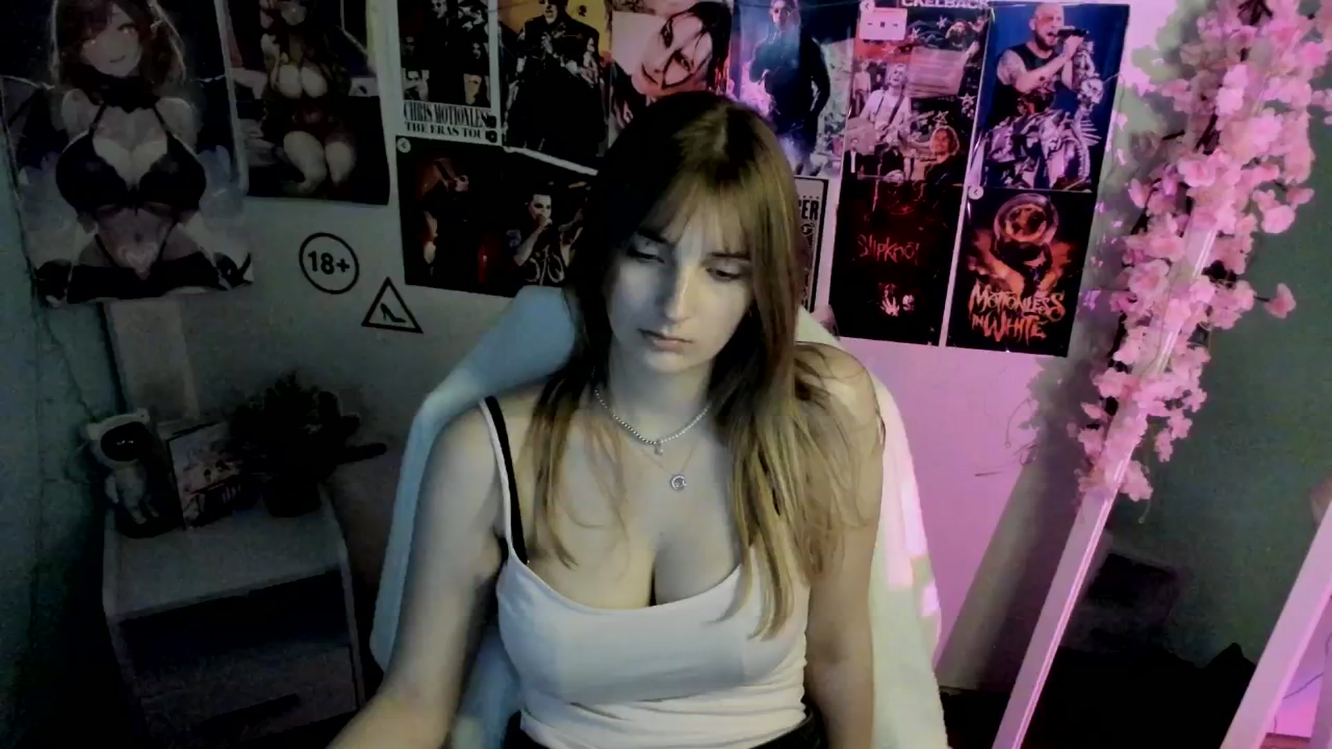 Gallery image thumbnail from Lisa_Star_'s myfreecams stream on, 12/14/2025, 16:58 image 12 of 20