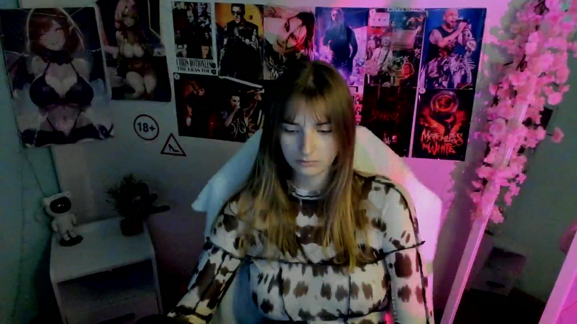 Gallery image thumbnail from Lisa_Star_'s myfreecams stream on, 12/15/2025, 14:29 image 15 of 20