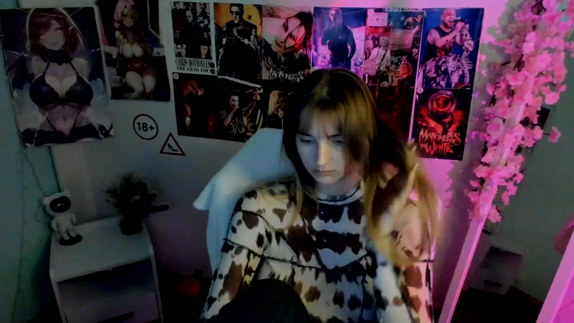 Gallery image thumbnail from Lisa_Star_'s myfreecams stream on, 12/15/2025, 14:29 image 18 of 20