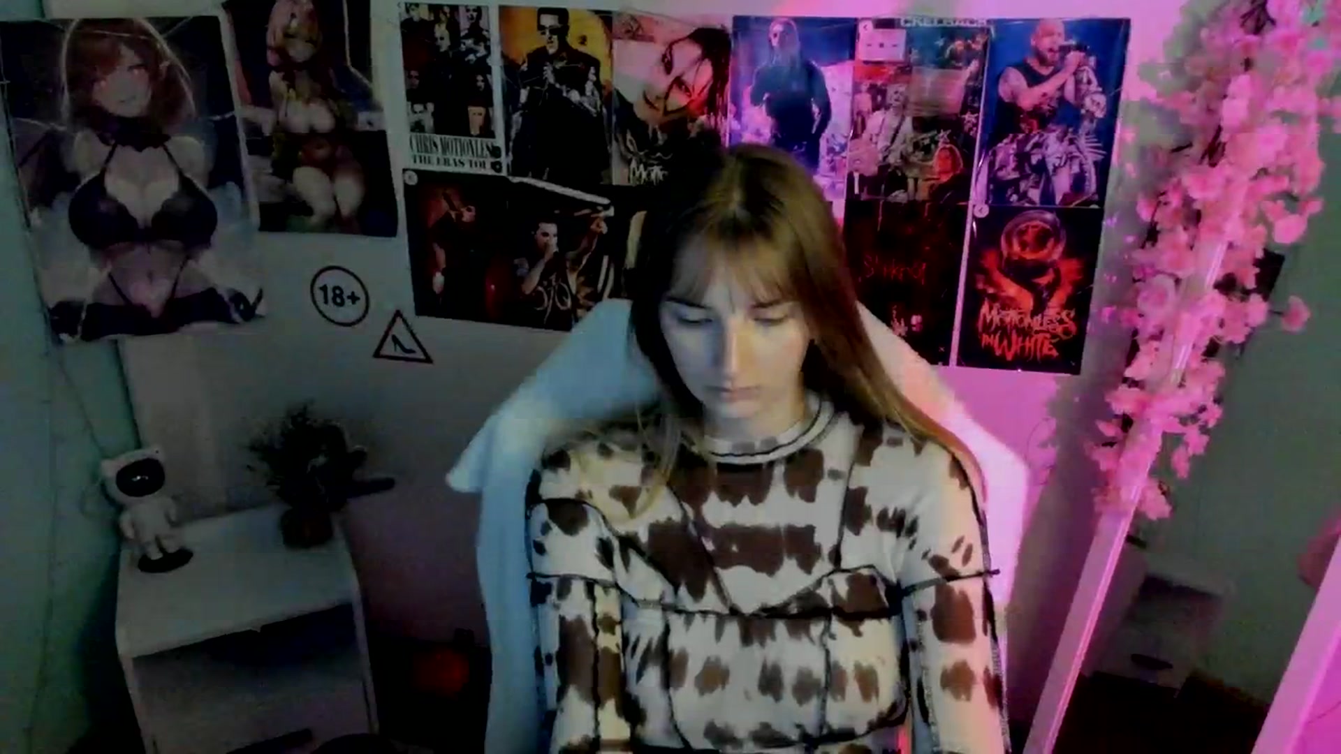 Gallery image thumbnail from Lisa_Star_'s myfreecams stream on, 12/15/2025, 14:29 image 16 of 20