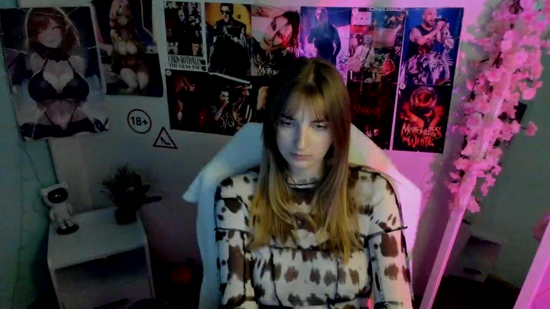 Gallery image thumbnail from Lisa_Star_'s myfreecams stream on, 12/15/2025, 14:29 image 12 of 20