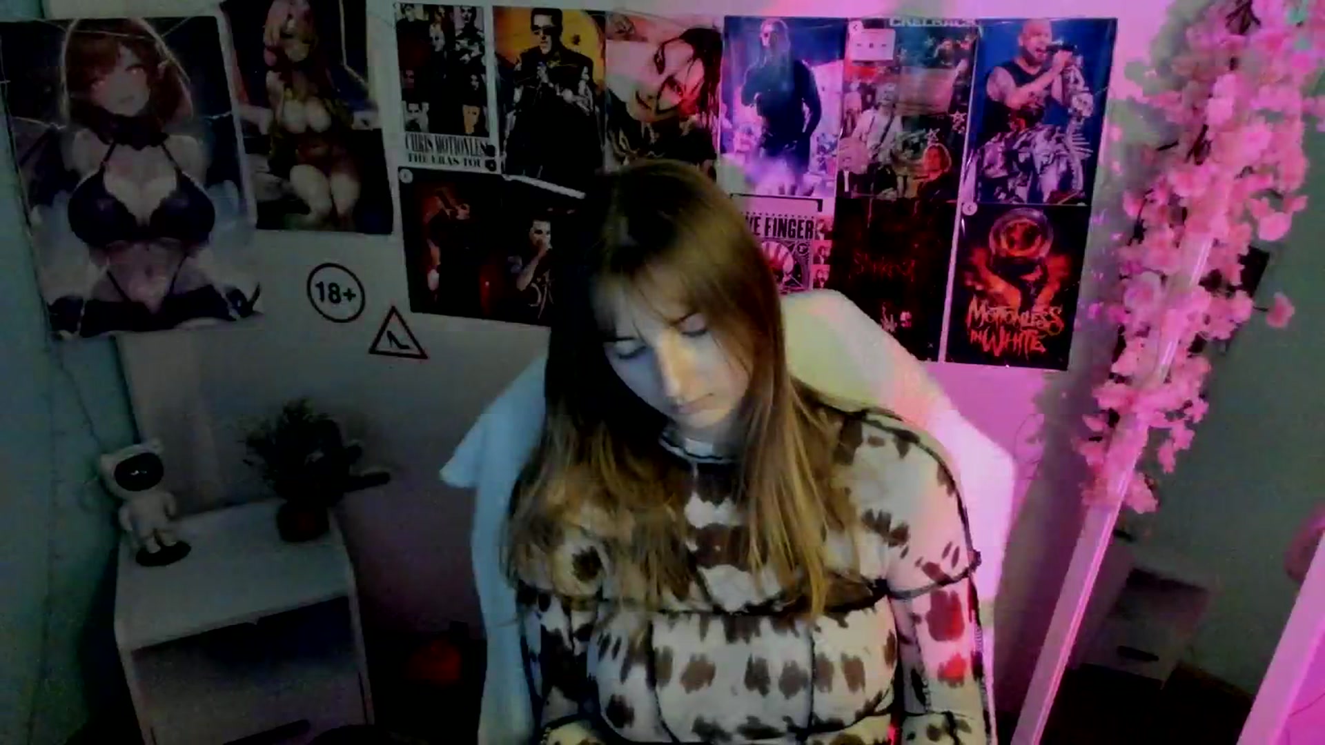 Gallery image thumbnail from Lisa_Star_'s myfreecams stream on, 12/15/2025, 14:29 image 14 of 20