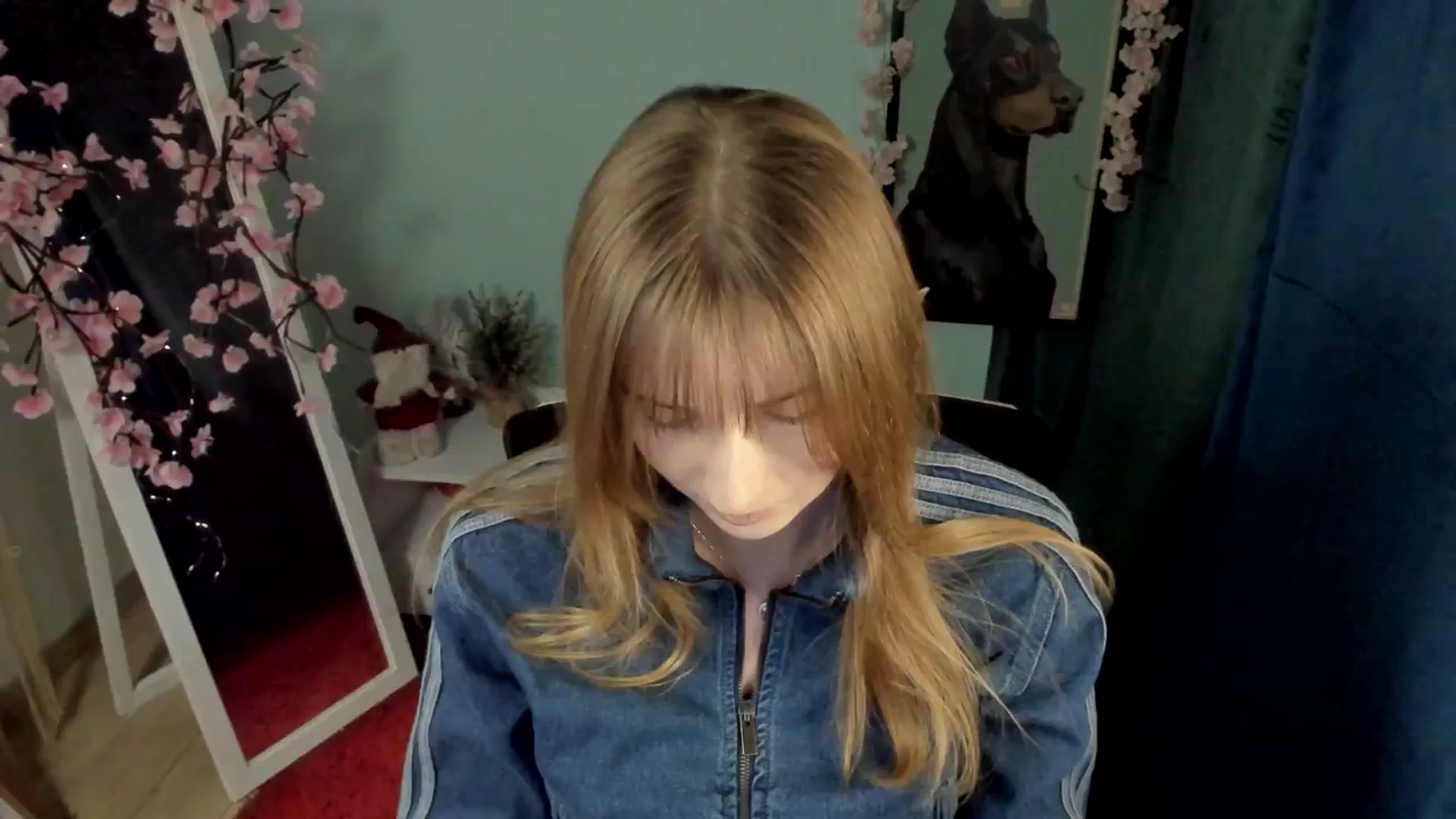 Gallery image thumbnail from Lisa_Star_'s myfreecams stream on, 12/24/2025, 13:52 image 14 of 20