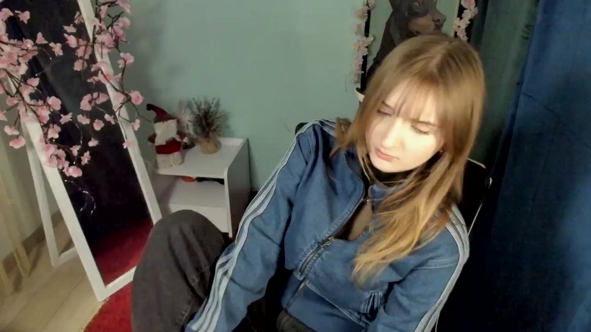 Gallery image thumbnail from Lisa_Star_'s myfreecams stream on, 12/24/2025, 18:32 image 15 of 20