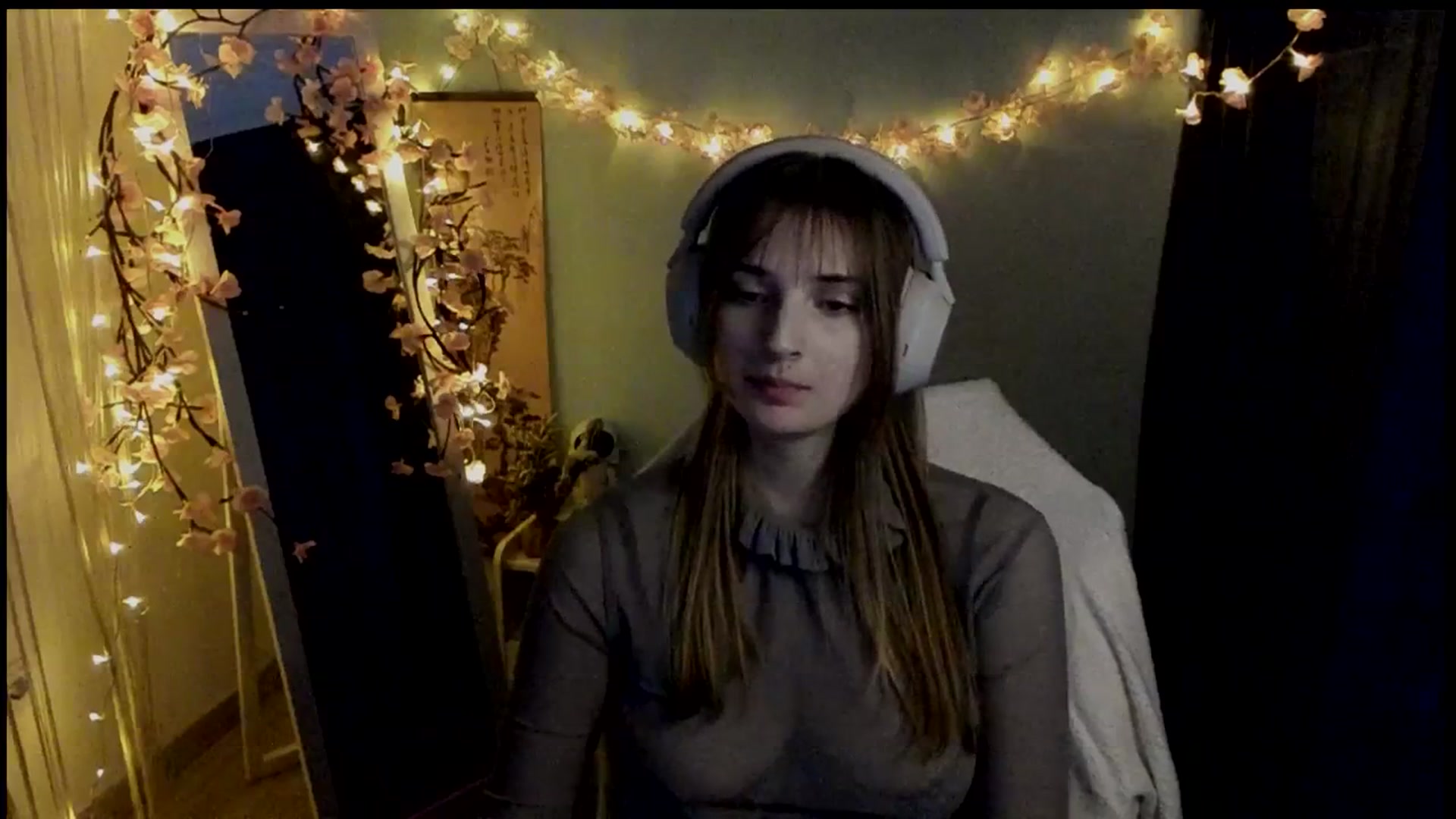 Gallery image thumbnail from Lisa_Star_'s myfreecams stream on, 03/06/2026, 17:05 image 8 of 20