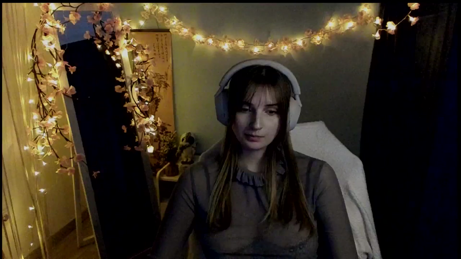 Gallery image thumbnail from Lisa_Star_'s myfreecams stream on, 03/06/2026, 17:05 image 4 of 20