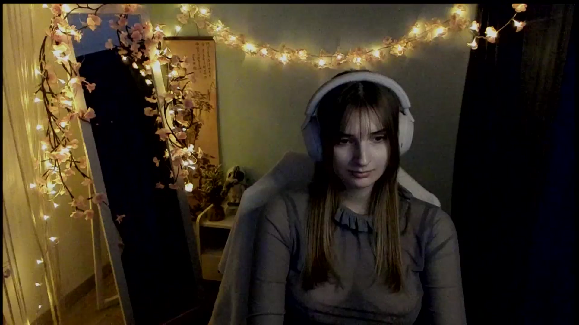 Gallery image thumbnail from Lisa_Star_'s myfreecams stream on, 03/06/2026, 17:05 image 18 of 20