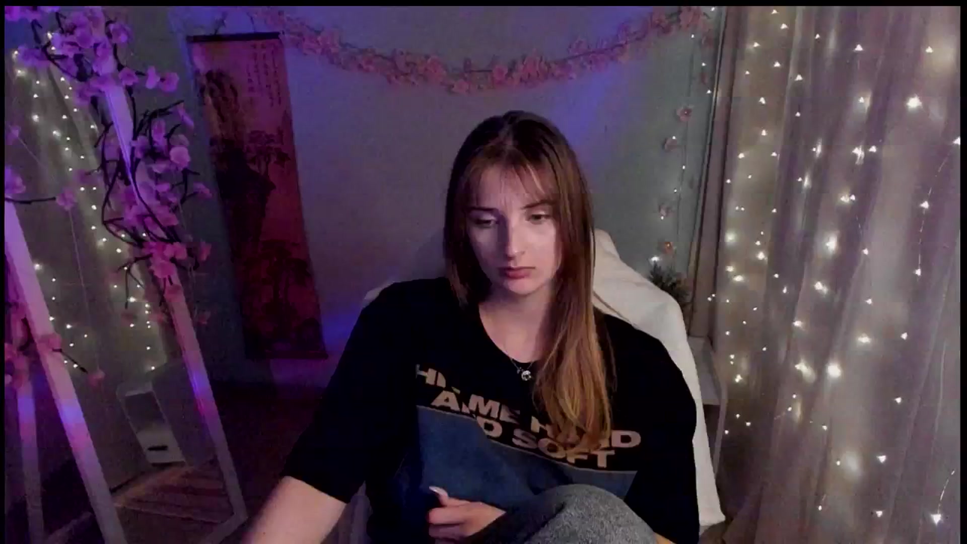 Gallery image thumbnail from Lisa_Star_'s myfreecams stream on, 03/10/2026, 17:00 image 20 of 20
