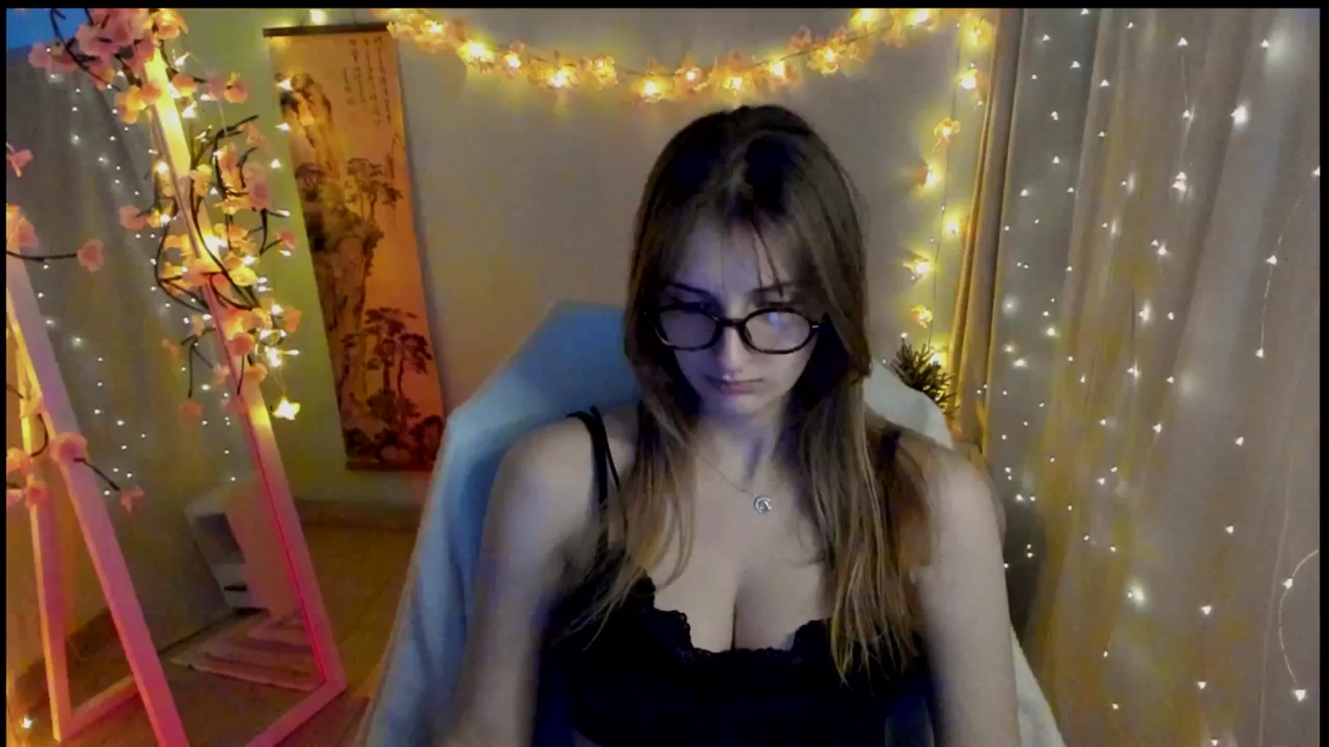Gallery image thumbnail from Lisa_Star_'s myfreecams stream on, 03/12/2026, 18:10 image 1 of 20