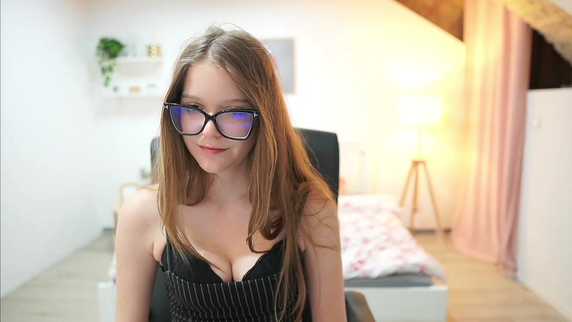 Gallery image thumbnail from Lisa_mccoy_'s myfreecams stream on, 10/25/2025, 18:16 image 8 of 20