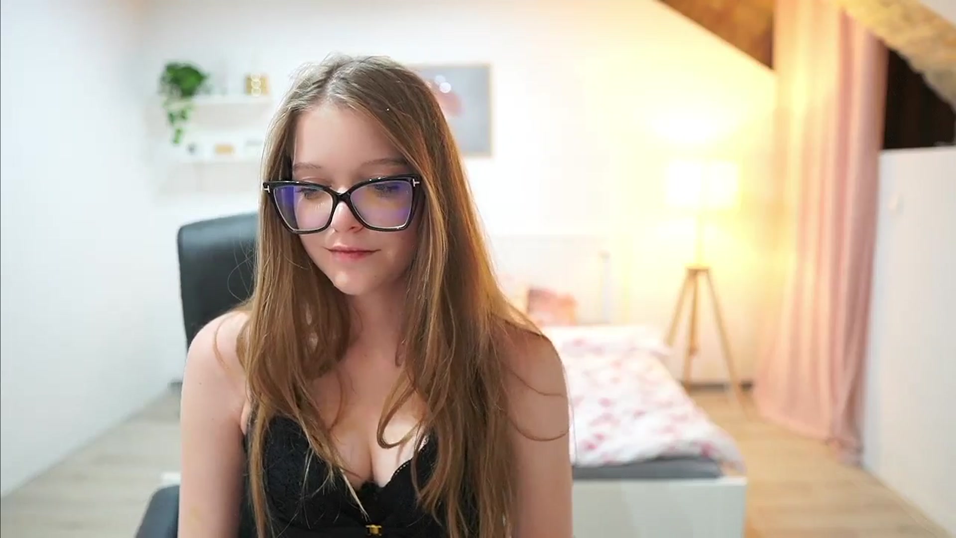 Gallery image thumbnail from Lisa_mccoy_'s myfreecams stream on, 10/25/2025, 20:07 image 3 of 20