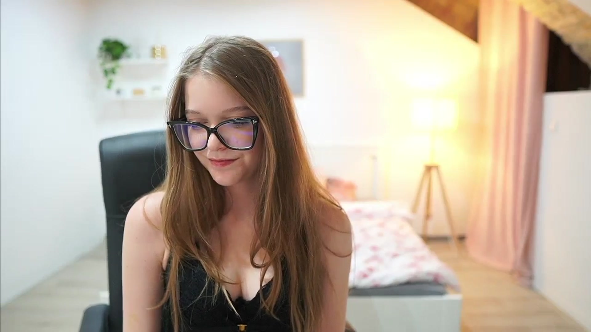 Gallery image thumbnail from Lisa_mccoy_'s myfreecams stream on, 10/25/2025, 20:07 image 2 of 20