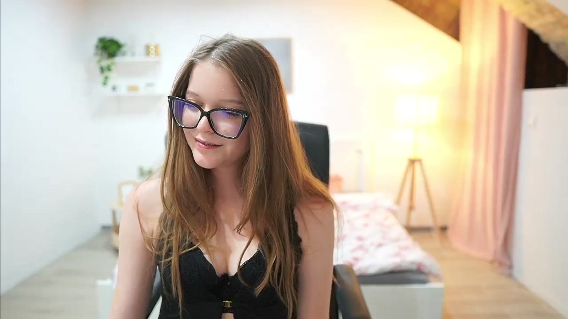 Gallery image thumbnail from Lisa_mccoy_'s myfreecams stream on, 10/25/2025, 20:07 image 14 of 20