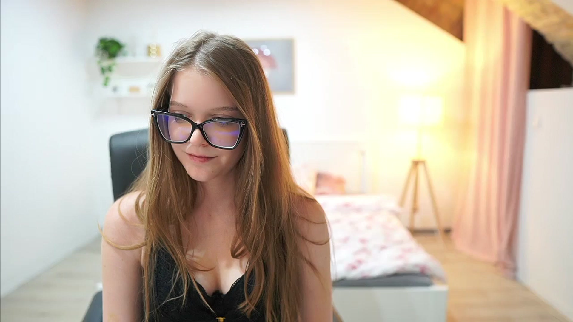 Gallery image thumbnail from Lisa_mccoy_'s myfreecams stream on, 10/25/2025, 20:07 image 1 of 20