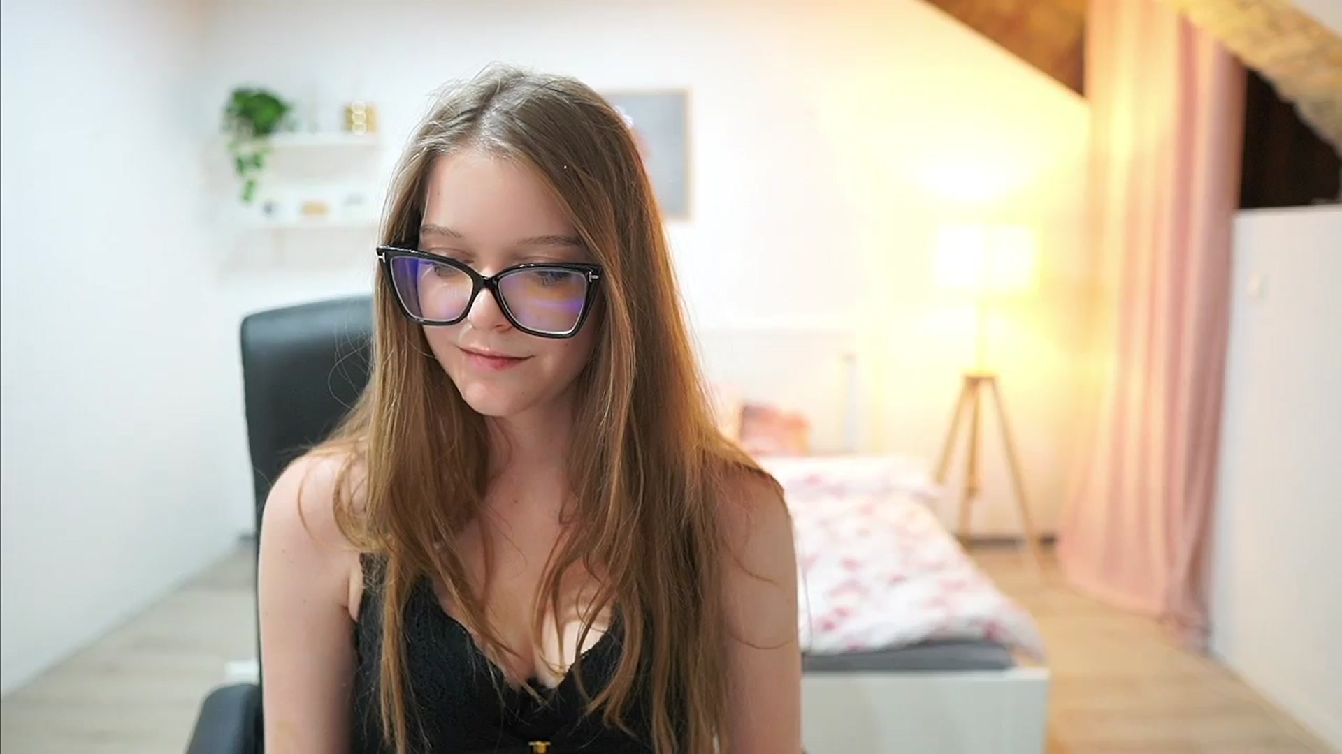 Gallery image thumbnail from Lisa_mccoy_'s myfreecams stream on, 10/25/2025, 20:07 image 5 of 20