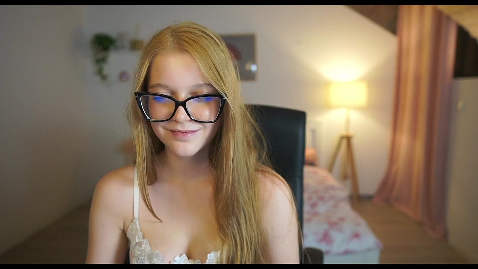 Gallery image thumbnail from Lisa_mccoy_'s myfreecams stream on, 12/18/2025, 16:09 image 18 of 20