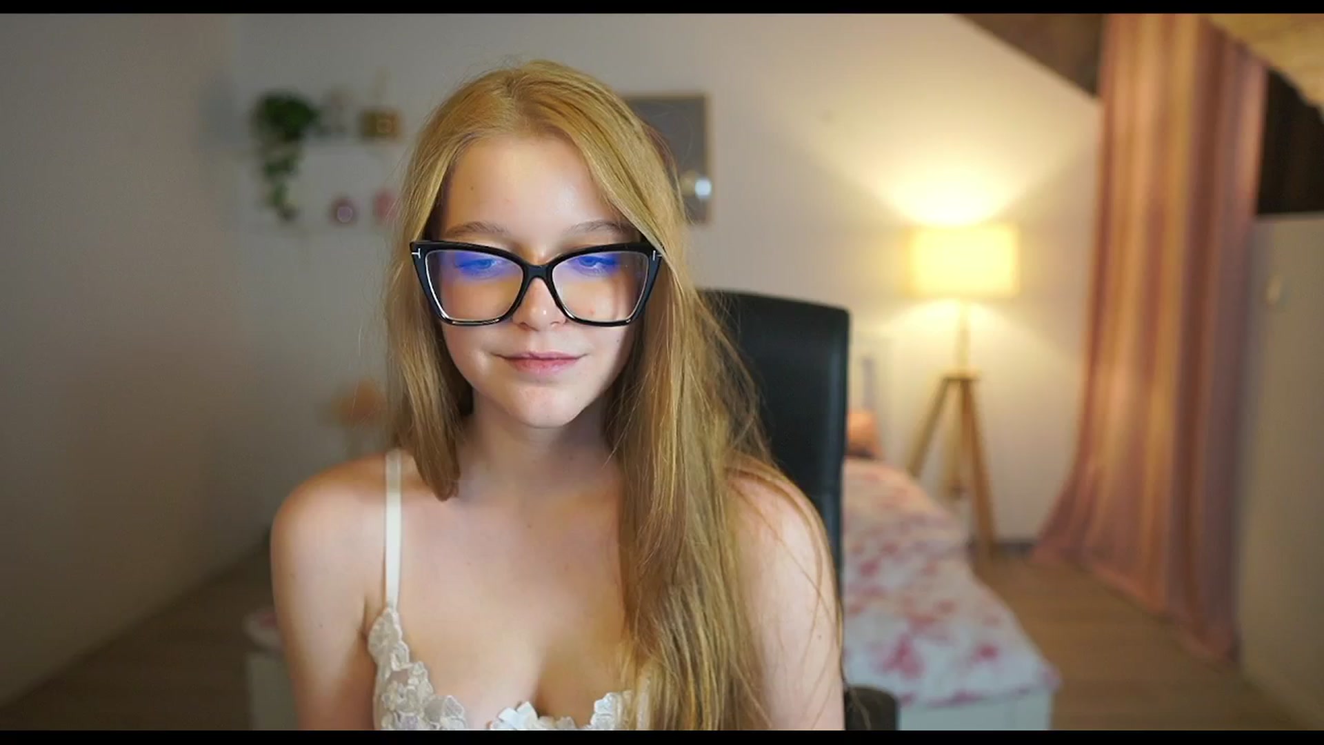Gallery image thumbnail from Lisa_mccoy_'s myfreecams stream on, 12/18/2025, 16:09 image 16 of 20