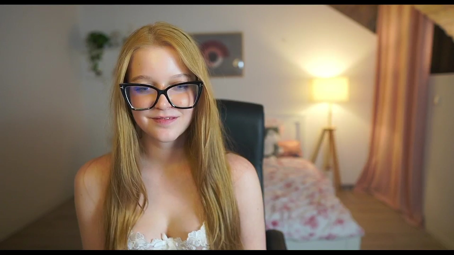 Gallery image thumbnail from Lisa_mccoy_'s myfreecams stream on, 12/18/2025, 18:50 image 15 of 20