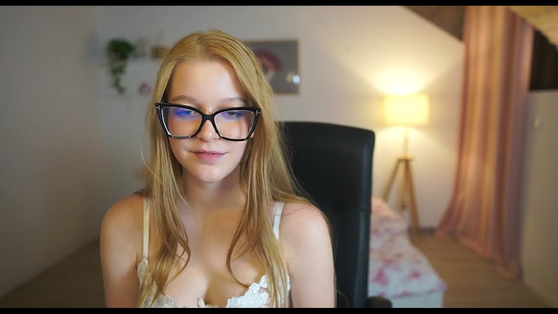 Gallery image thumbnail from Lisa_mccoy_'s myfreecams stream on, 12/18/2025, 18:50 image 11 of 20