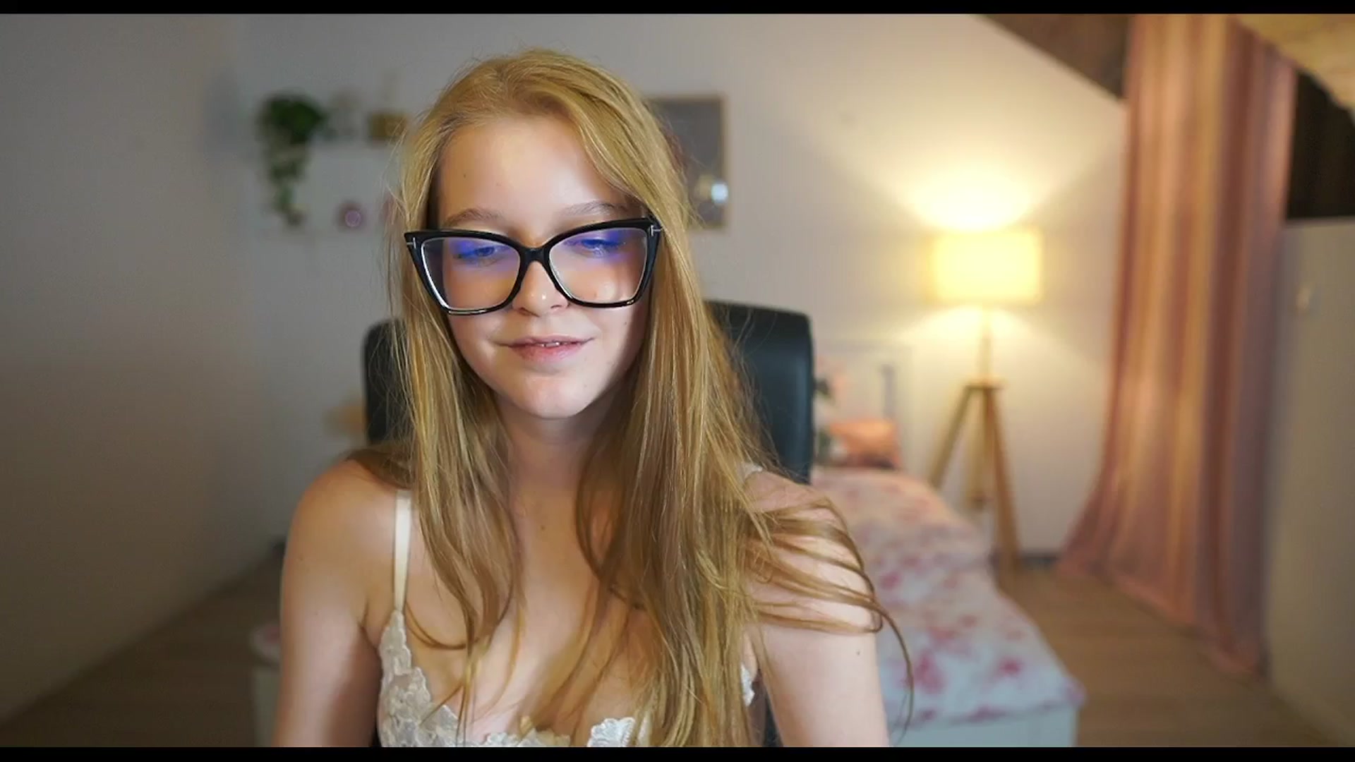 Gallery image thumbnail from Lisa_mccoy_'s myfreecams stream on, 12/18/2025, 18:50 image 5 of 20