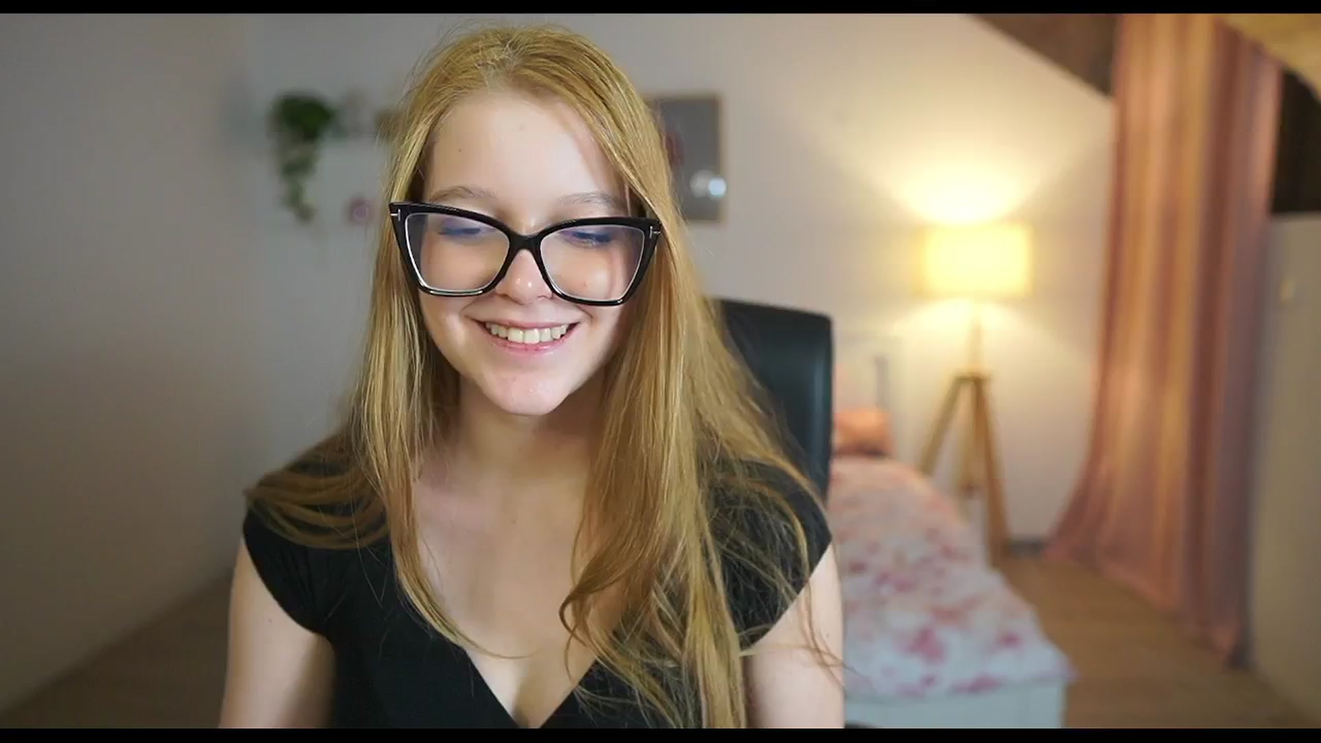 Gallery image thumbnail from Lisa_mccoy_'s myfreecams stream on, 12/20/2025, 21:19 image 17 of 20