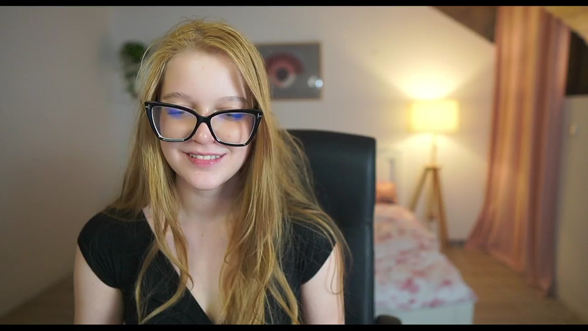 Gallery image thumbnail from Lisa_mccoy_'s myfreecams stream on, 12/20/2025, 21:19 image 2 of 20