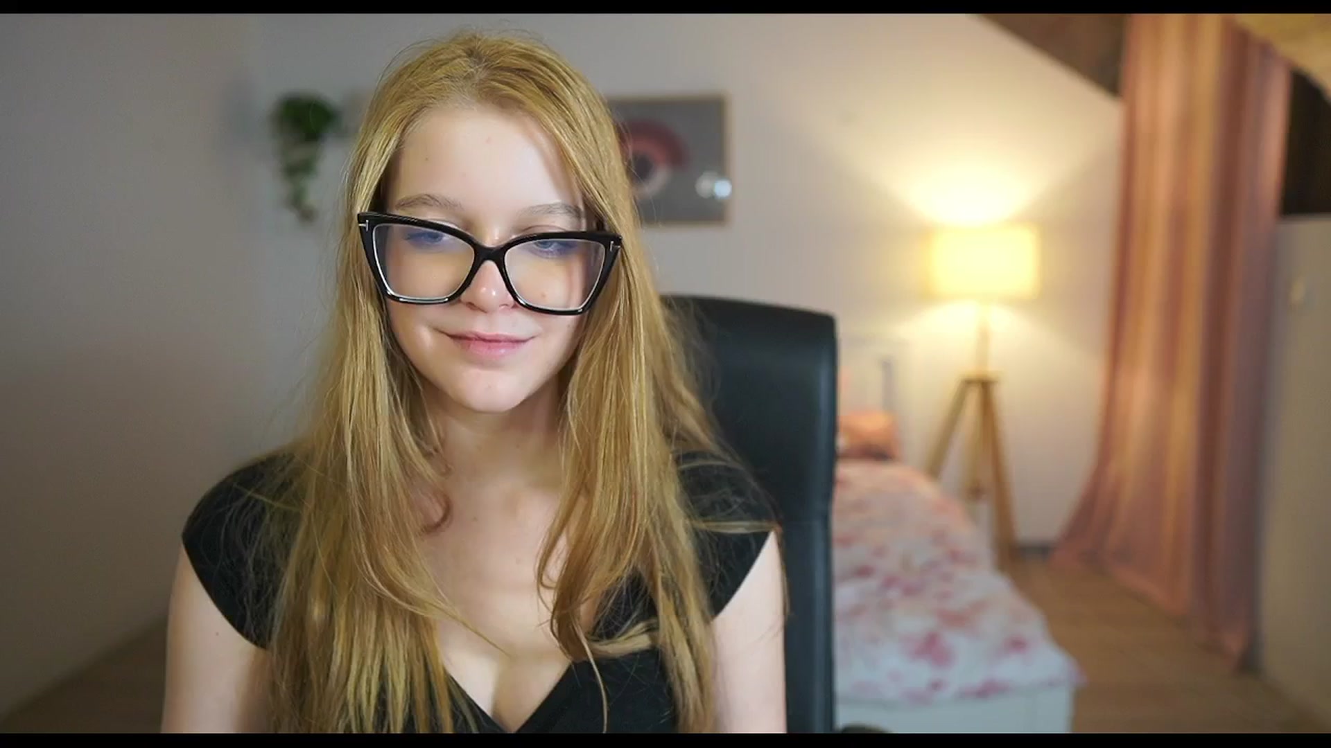 Gallery image thumbnail from Lisa_mccoy_'s myfreecams stream on, 12/20/2025, 21:19 image 12 of 20