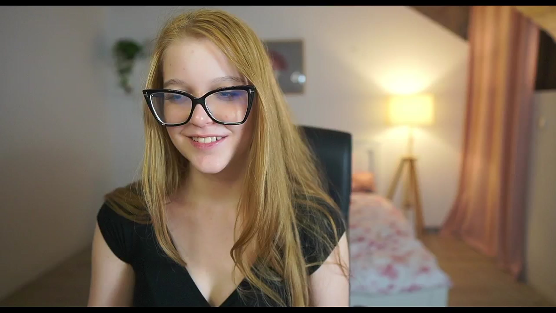Gallery image thumbnail from Lisa_mccoy_'s myfreecams stream on, 12/20/2025, 21:19 image 16 of 20
