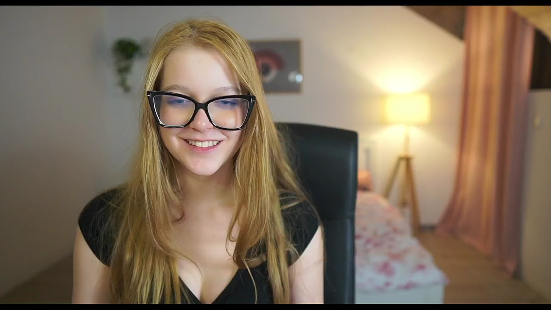 Gallery image thumbnail from Lisa_mccoy_'s myfreecams stream on, 12/20/2025, 21:19 image 11 of 20