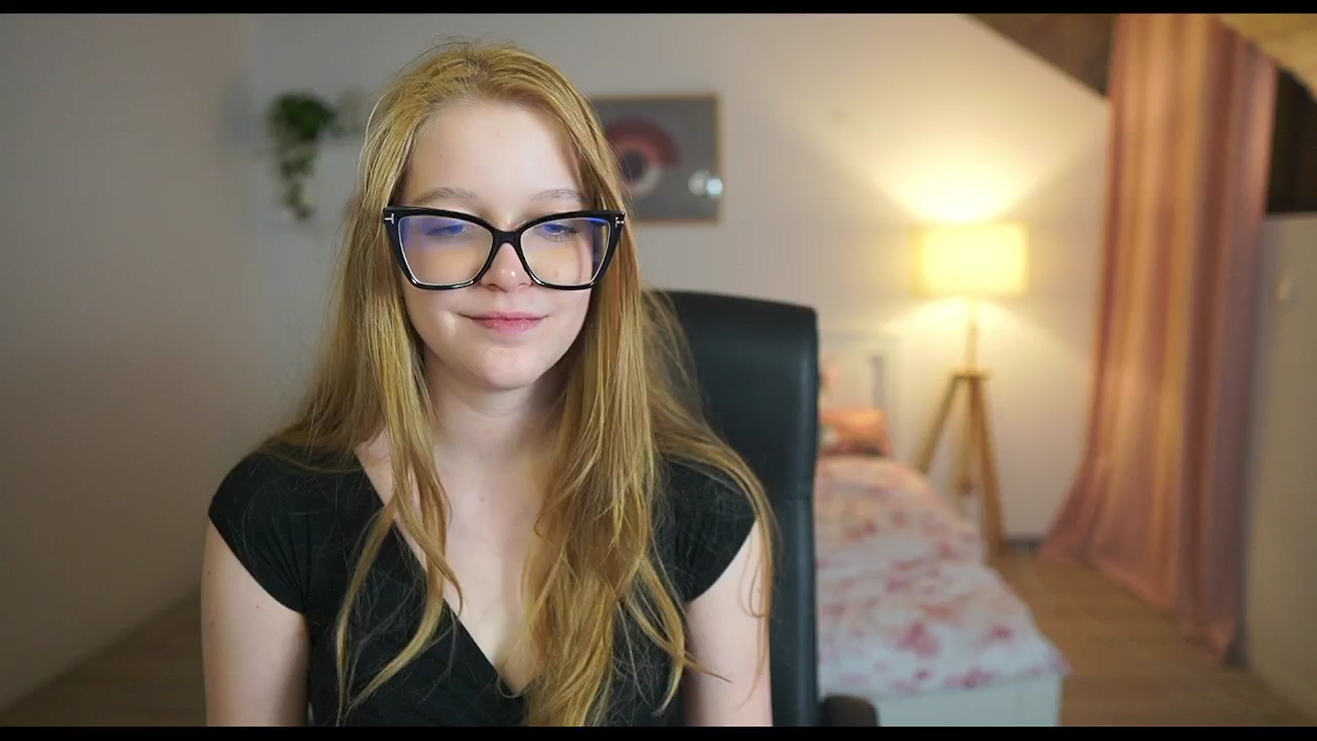 Gallery image thumbnail from Lisa_mccoy_'s myfreecams stream on, 12/20/2025, 21:19 image 1 of 20