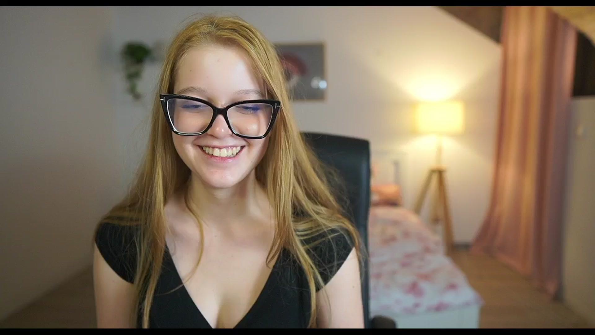 Gallery image thumbnail from Lisa_mccoy_'s myfreecams stream on, 12/20/2025, 21:19 image 7 of 20