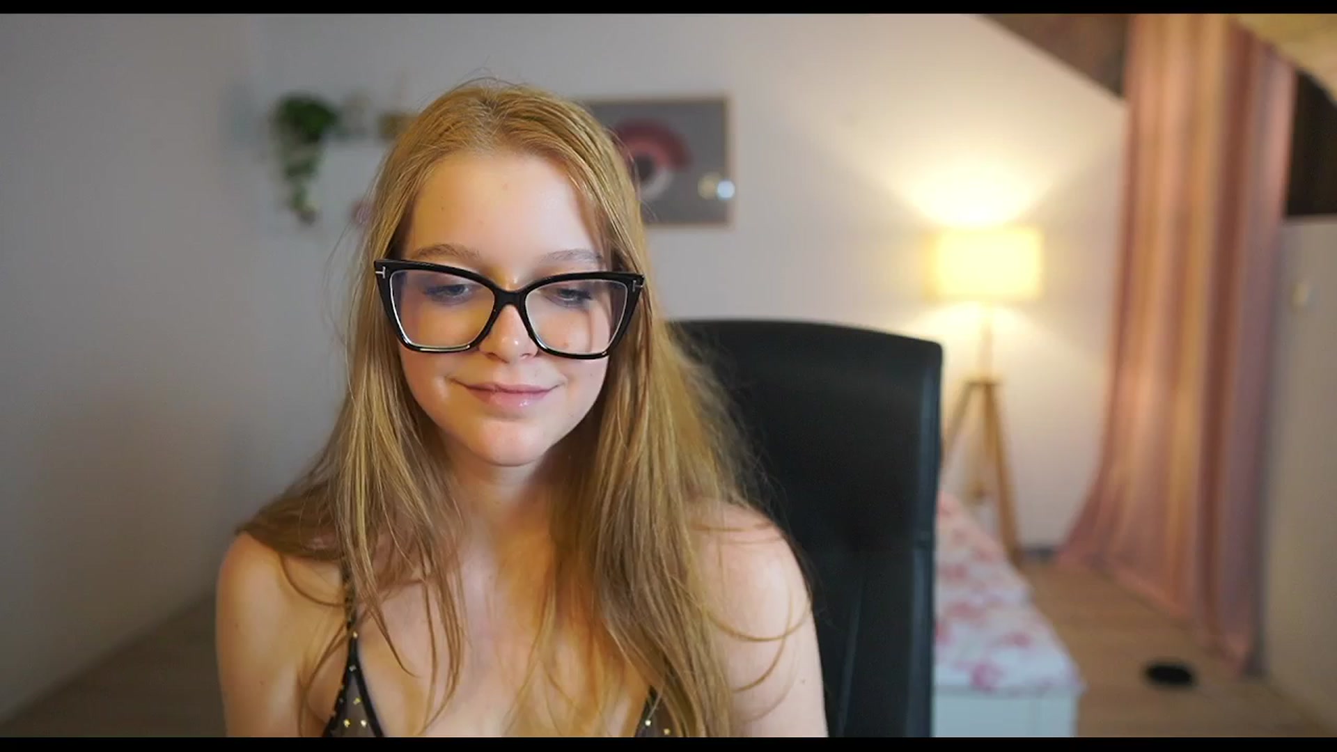 Gallery image thumbnail from Lisa_mccoy_'s myfreecams stream on, 12/21/2025, 23:43 image 17 of 20