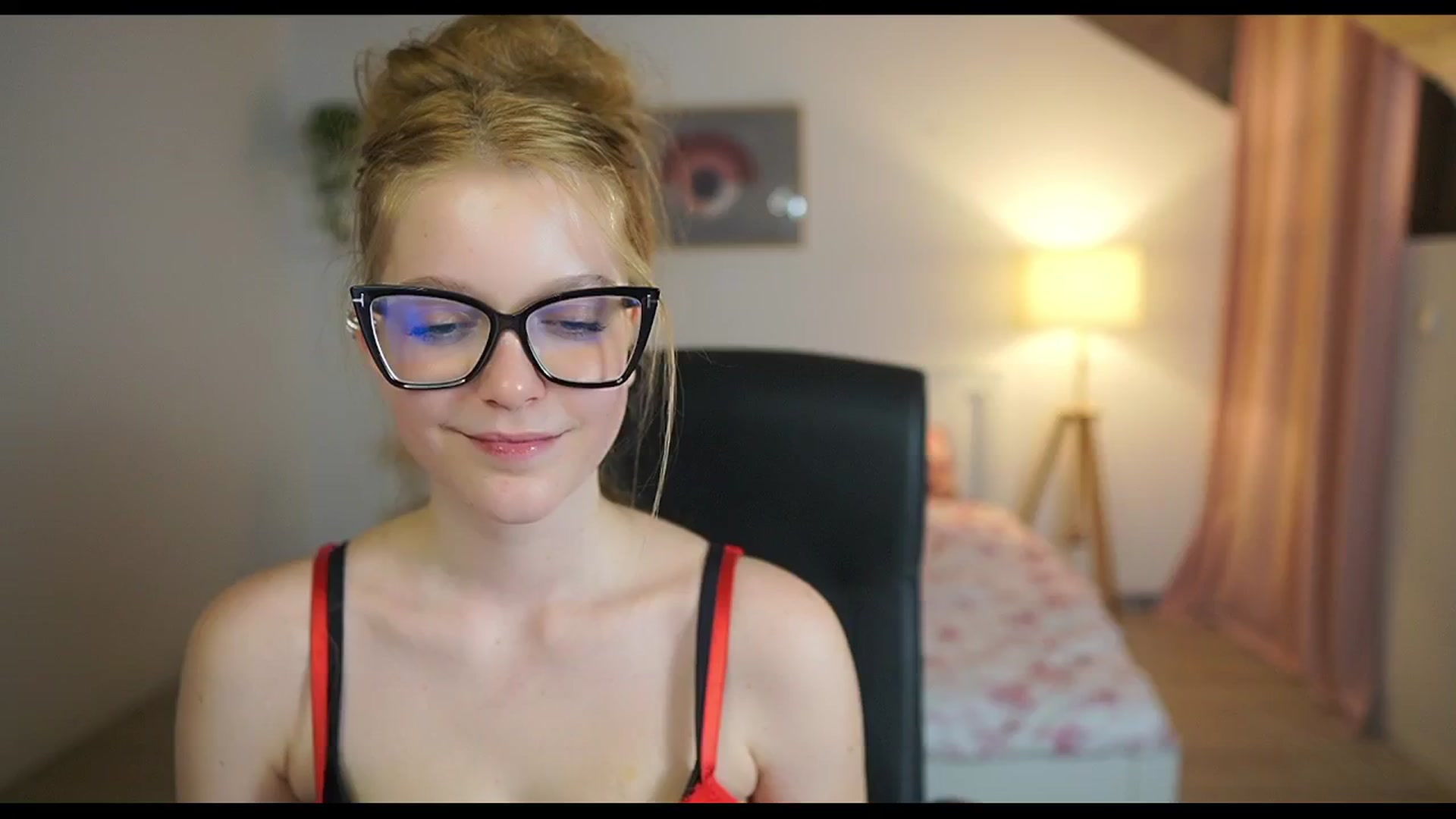Gallery image thumbnail from Lisa_mccoy_'s myfreecams stream on, 12/22/2025, 20:21 image 15 of 20