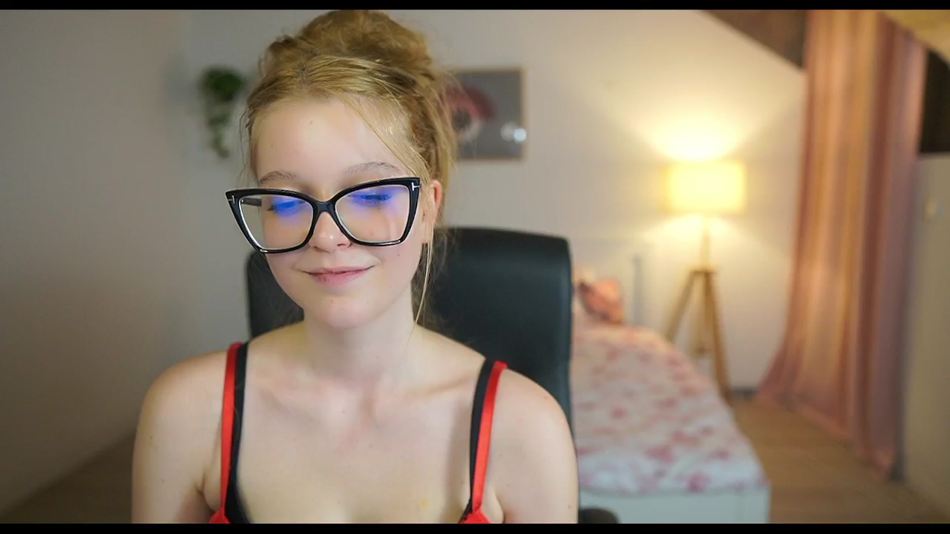 Gallery image thumbnail from Lisa_mccoy_'s myfreecams stream on, 12/22/2025, 20:21 image 13 of 20